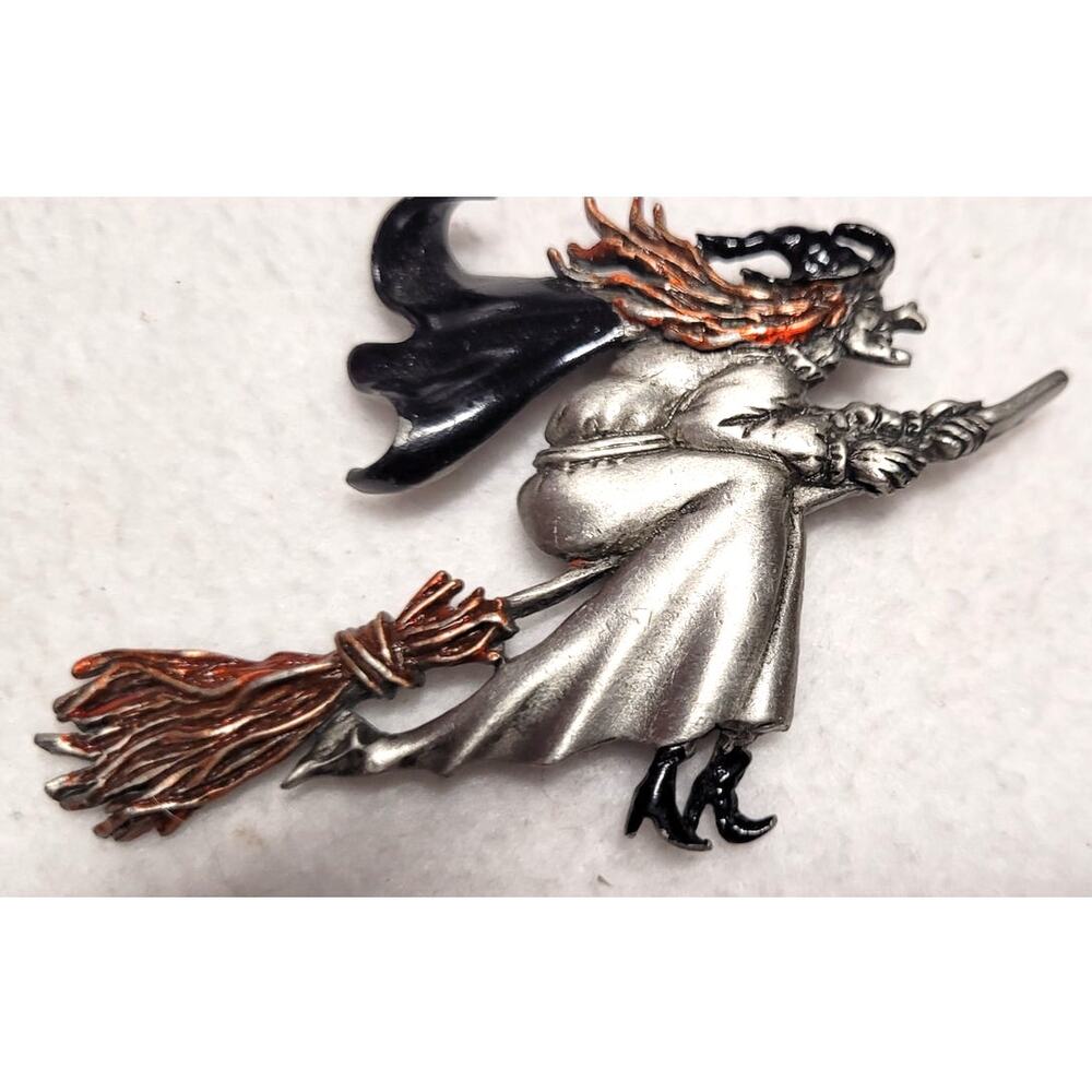 Vintage Signed JJ Flying Witch Broomstick Halloween Costume Jewelry Brooch Pin - Picture 4 of 6